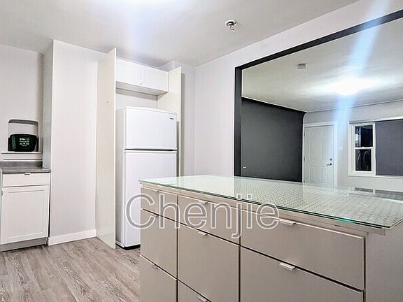 3rd image of 12132 101st St NW