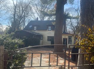 2 Woods Broadway, Locust Valley, NY 11560