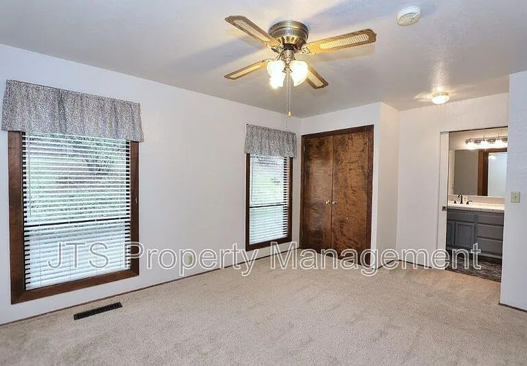 2812 Centennial Ct — Photo 34