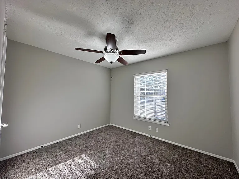 4532 Lynnmont Rd — Photo 32
