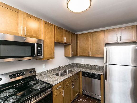 3rd image of 110 Hickory Hill Ct #H-7