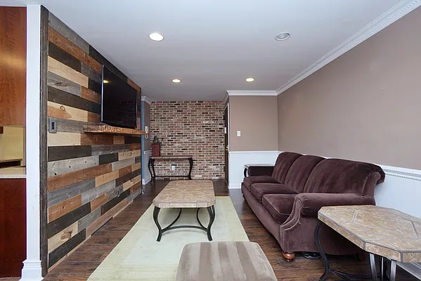 Sold by REMAX Elite | media 7