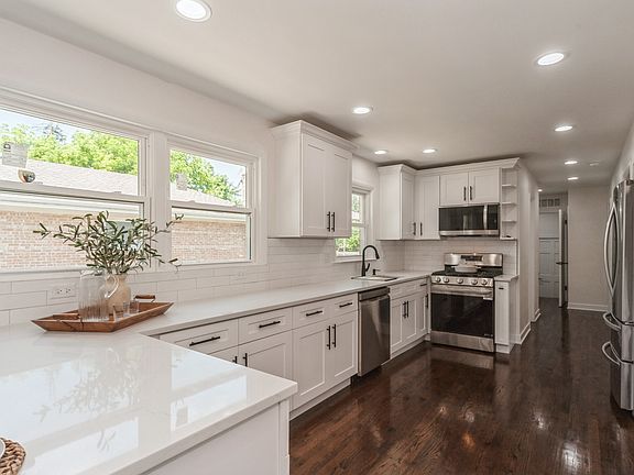 5th image of 8118 W Elizabeth Ave