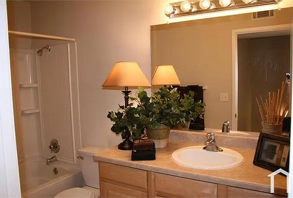 3373 E Fairmont Ave #102 — Photo 7