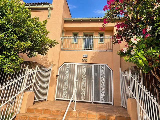 1 bed, 820 sqft, $2,325 — Photo 1