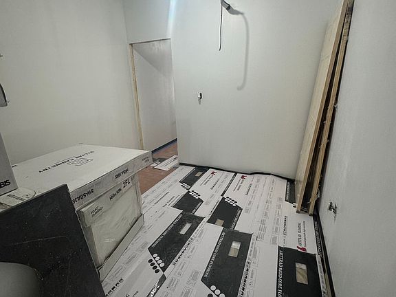 4th image of 309 Grove St #1