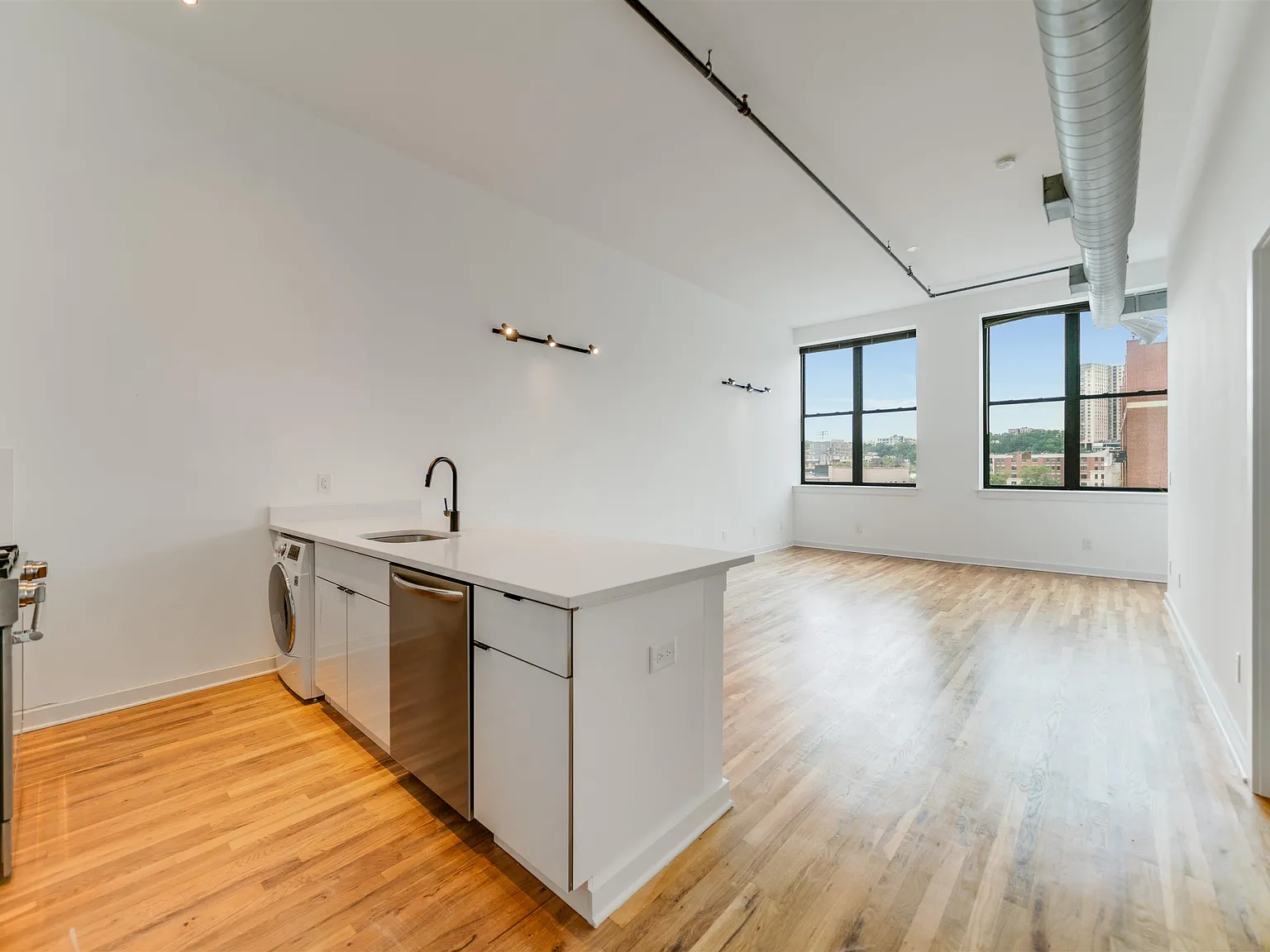 2 bed, 1.0 bath, $4,320 — Photo 4