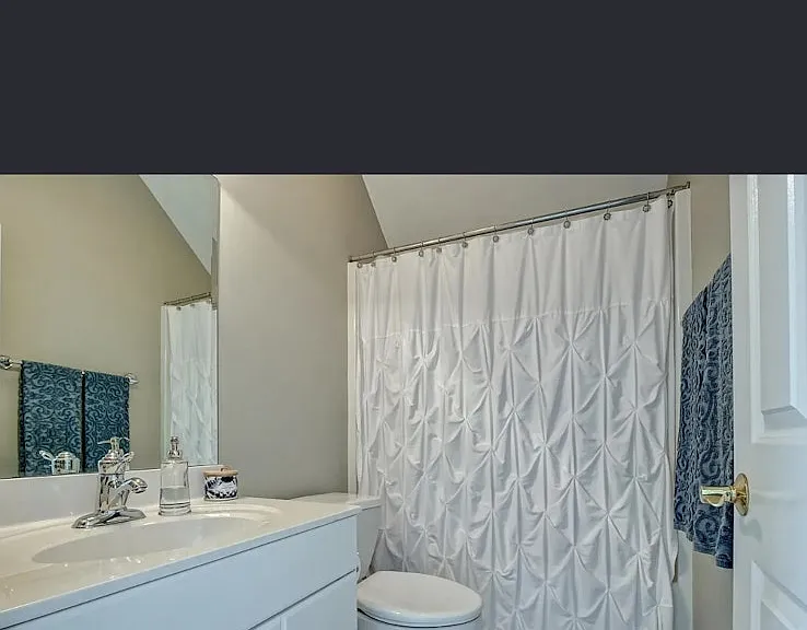 Upstairs full bath