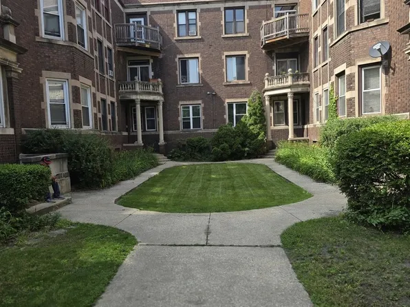 824 E Hyde Park Blvd #1, Chicago, IL 60615