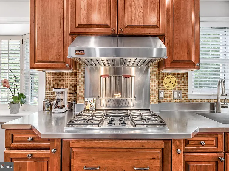 205 W Cameron Rd — Photo 4