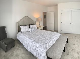 64 Park Ave APT 1G, Bay Shore, NY 11706