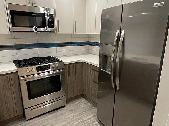3rd image of 5552 Bonner Ave #211