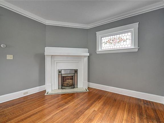 2nd image of 13121 Franklin Blvd