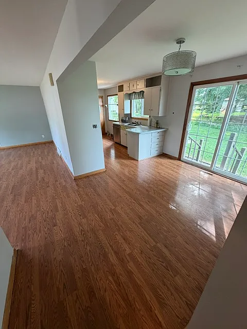 3 bed, 1100 sqft, $1,600 — Photo 2