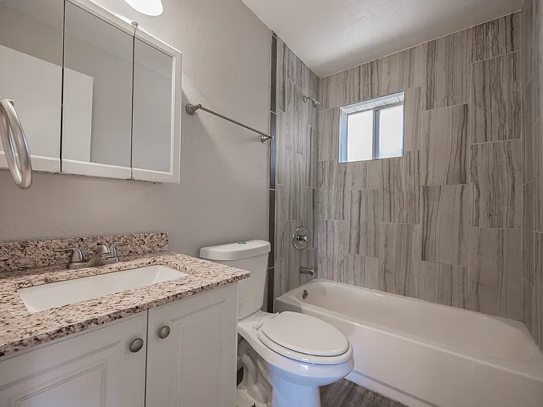 4704 S La Rosa Dr — Photo 23