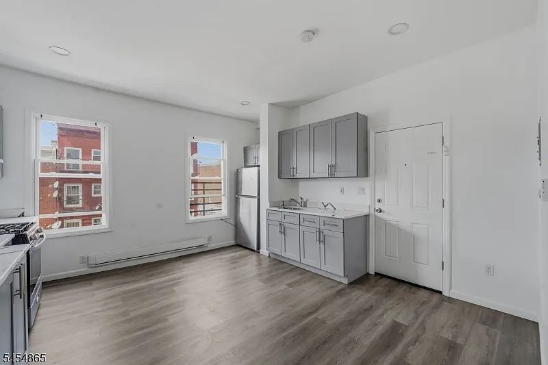 1 bed, 1.0 bath, $1,450 — Photo 3