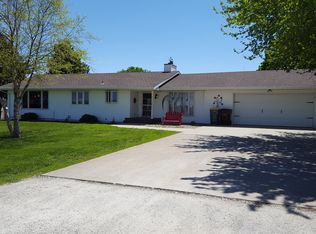 1208 State St, Dexter, IA 50070