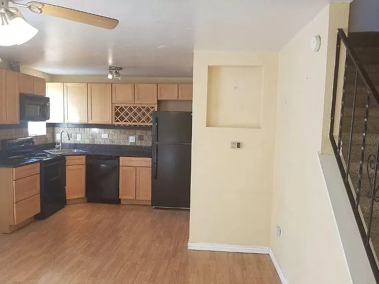 1355 Gaylord St #7 — Photo 2