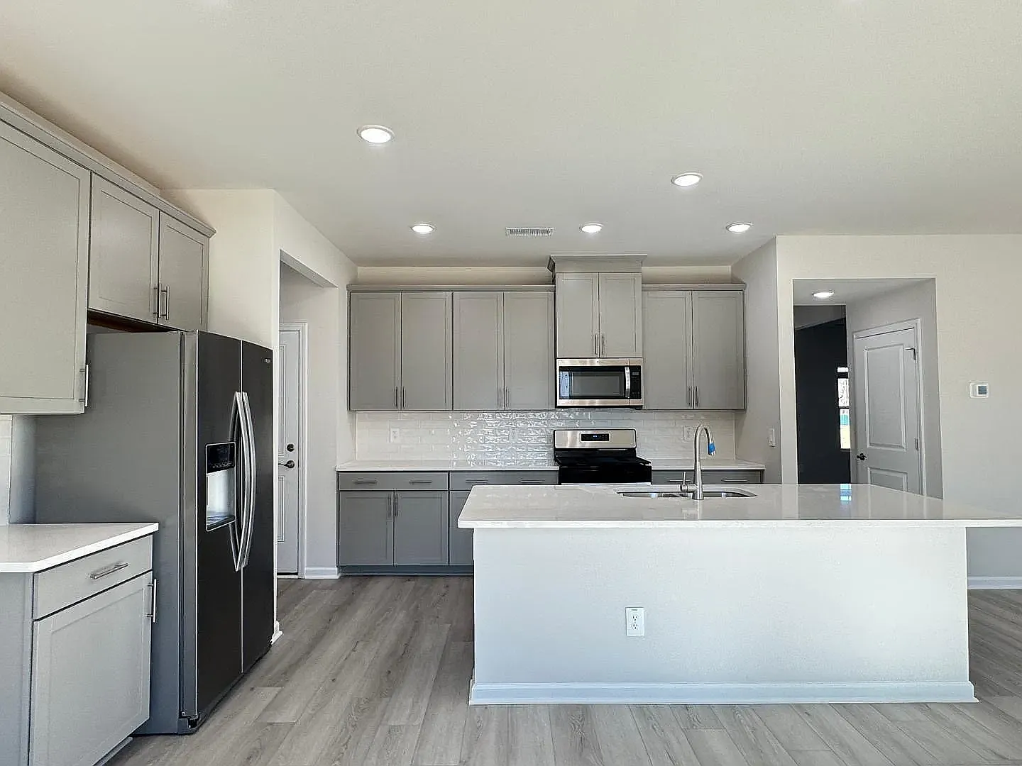 4 Bedroom Single Family for Rent — Photo 3