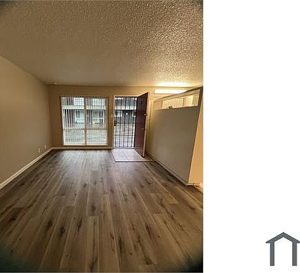 3rd image of 6646 Macarthur Blvd #14