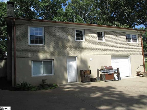 3rd image of 6 Sylvania Dr