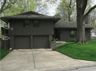 5908 W 78th St, Prairie Village, KS 66208