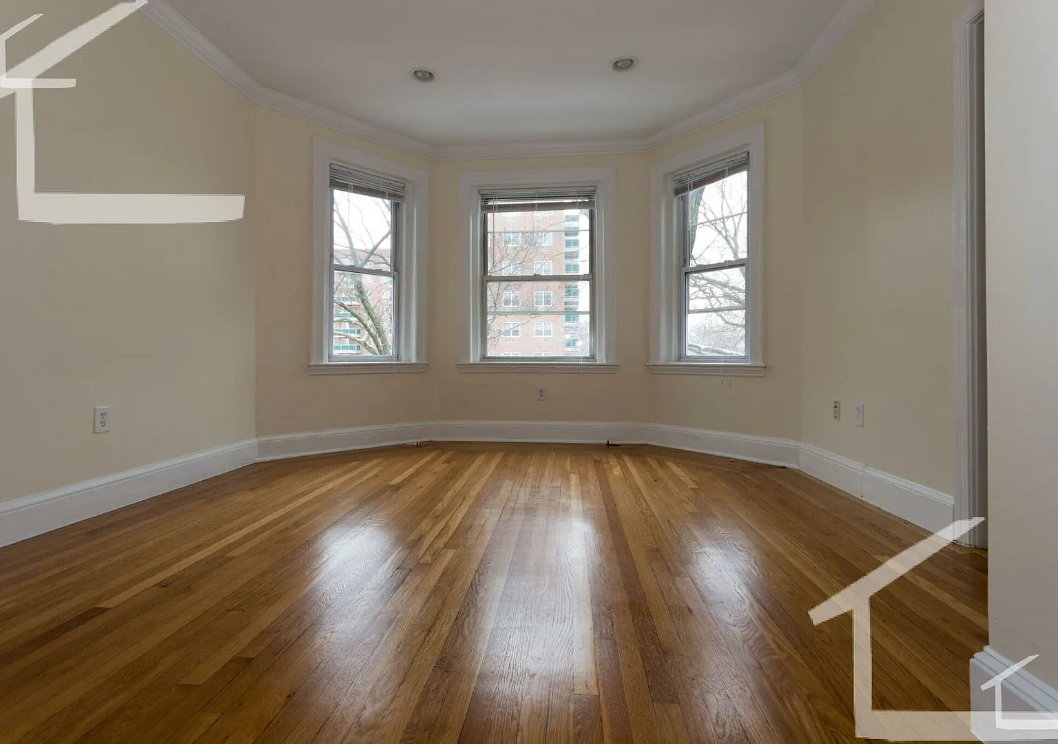 9/1 No Fee! Renovated 4BR/2BA in Brookline/BU West area — Photo 1