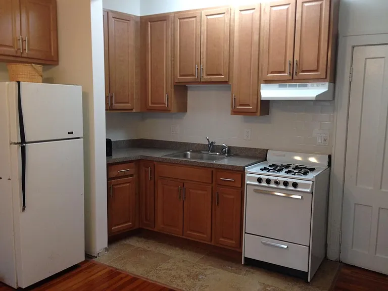 310 Washington Ave #4 — Photo 2