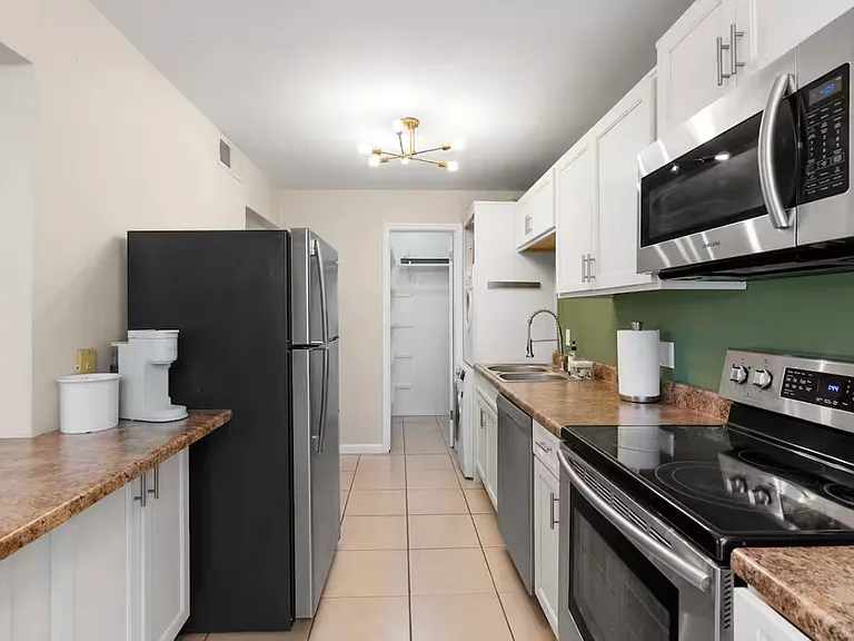 1010 E Maryland Ave #12 — Photo 8