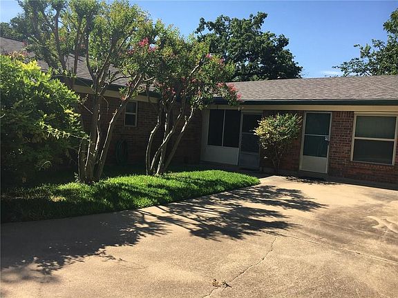 4th image of 1707 Oakridge Dr