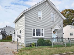 28 Gardner St, Pawtucket, RI 02861