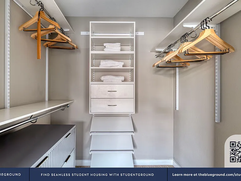 Walk-in Closet
