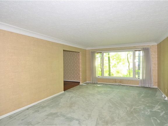 5th image of 6867 Westwood Dr