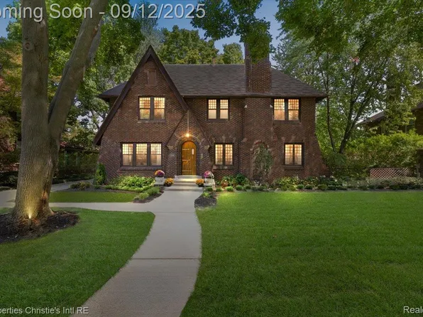 1144 Berkshire Rd, Grosse Pointe, MI 48230