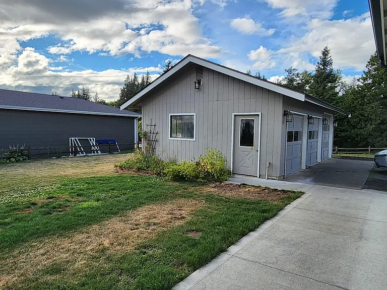 101 Hilltop Ln — Photo 13