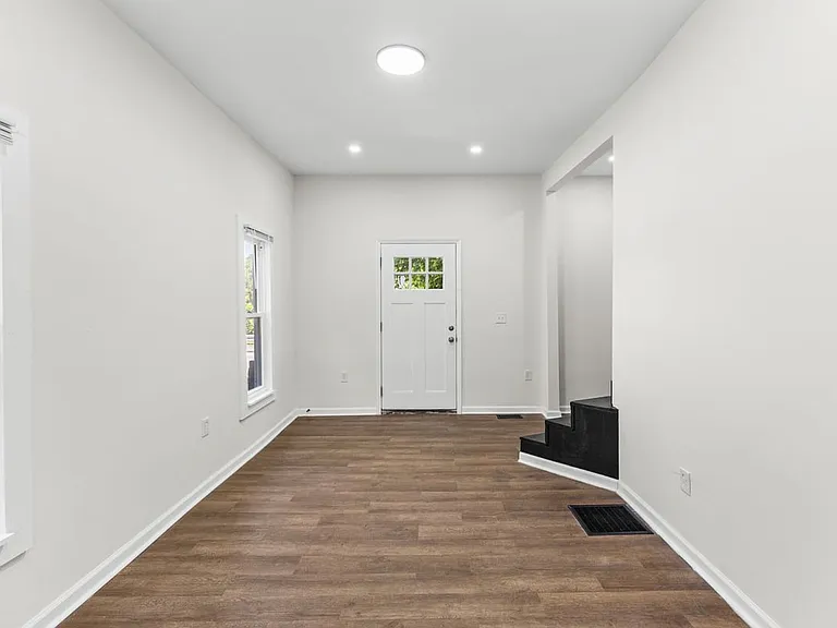 1339 Mooberry St — Photo 24
