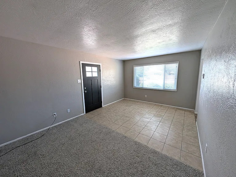 10204 Candelaria Rd NE — Photo 5