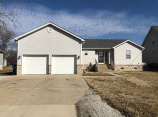 461 Pershing Ave, Wood River, IL 62095