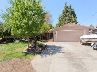 1240 Eureka Cir, Medford, OR