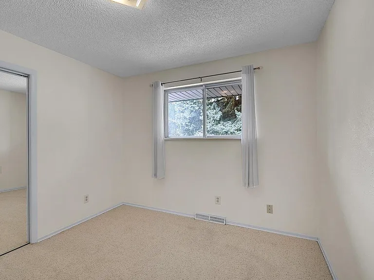 1541 Northwestern Rd — Photo 6