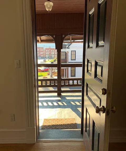 15 Center Pl #2 — Photo 1