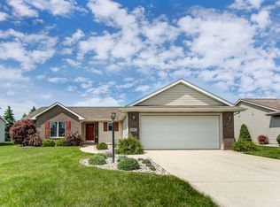916 Amber Willow Way, Huntertown, IN 46748