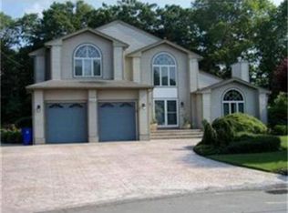 245 Columbus Dr, Fall River, MA 02720