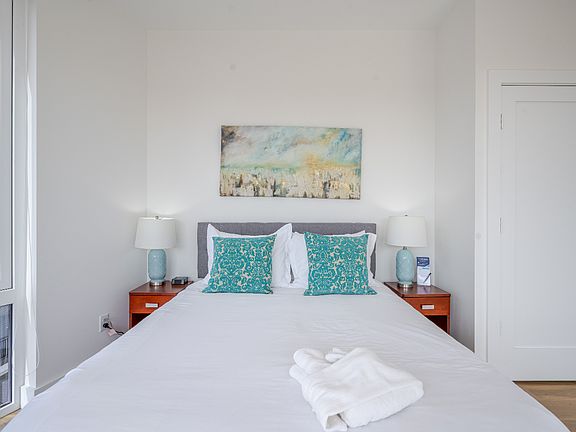5th image of 36-38 Hichborn St #401A