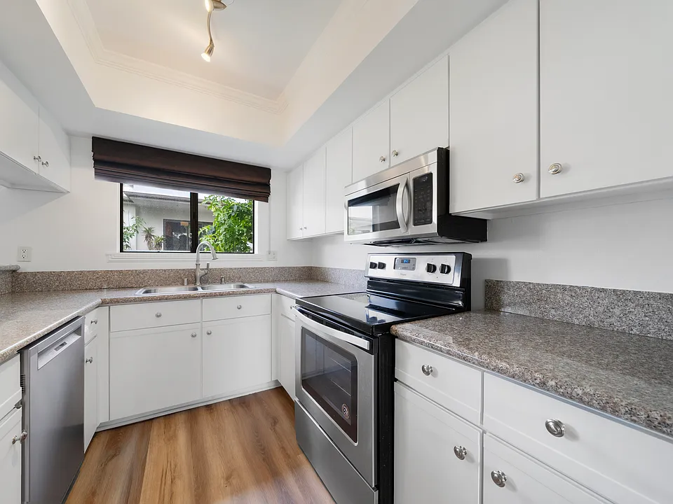 5000 S Centinela Ave