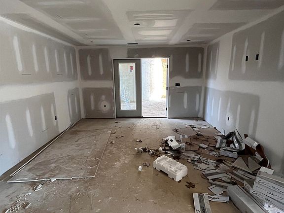 3rd image of 2072 Grey Oaks Ct