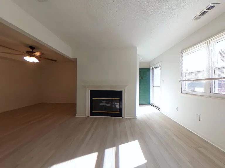 1113 Old Denbigh Blvd — Photo 2