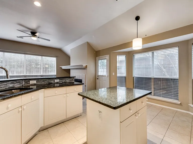 4309 Lone Rock Ct — Photo 3