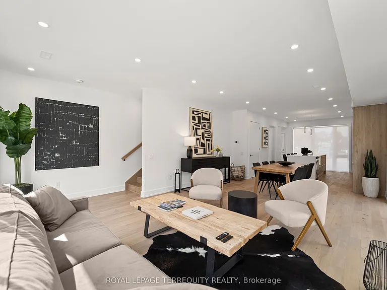 35 Rockmount Cres — Photo 14