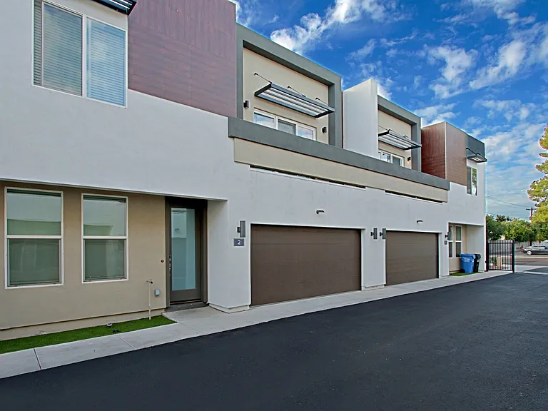 Luxana Apartments — Photo 9